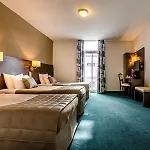 Hotel Croix Des Bretons - Lourdes Pyrenees